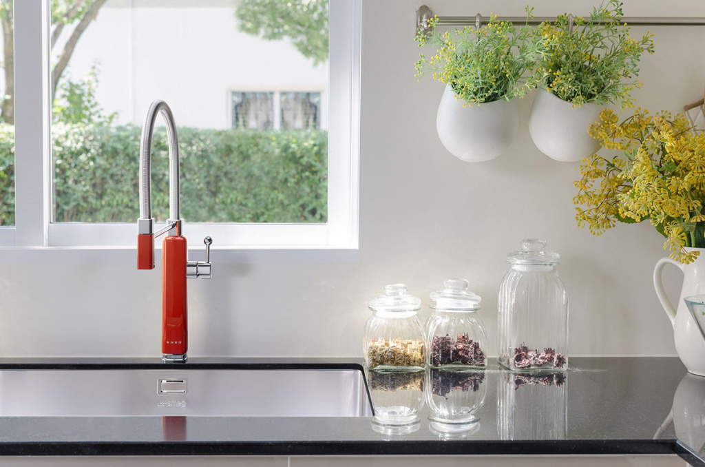 SMEG-Tap2.jpg